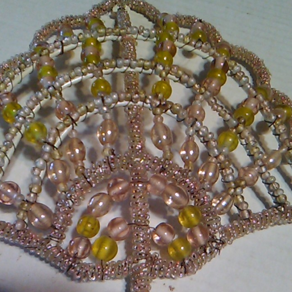 Beautiful Glass beaded Fan Style hook - Picture 8 of 8